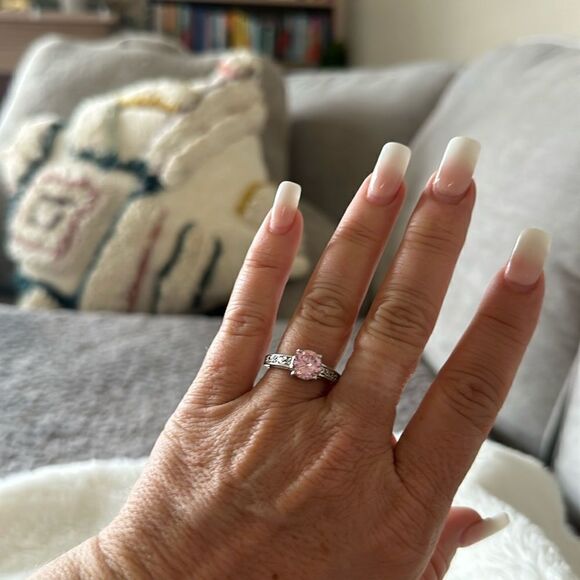 Vintage Pink Crystal Ring! - Picture 3 of 9